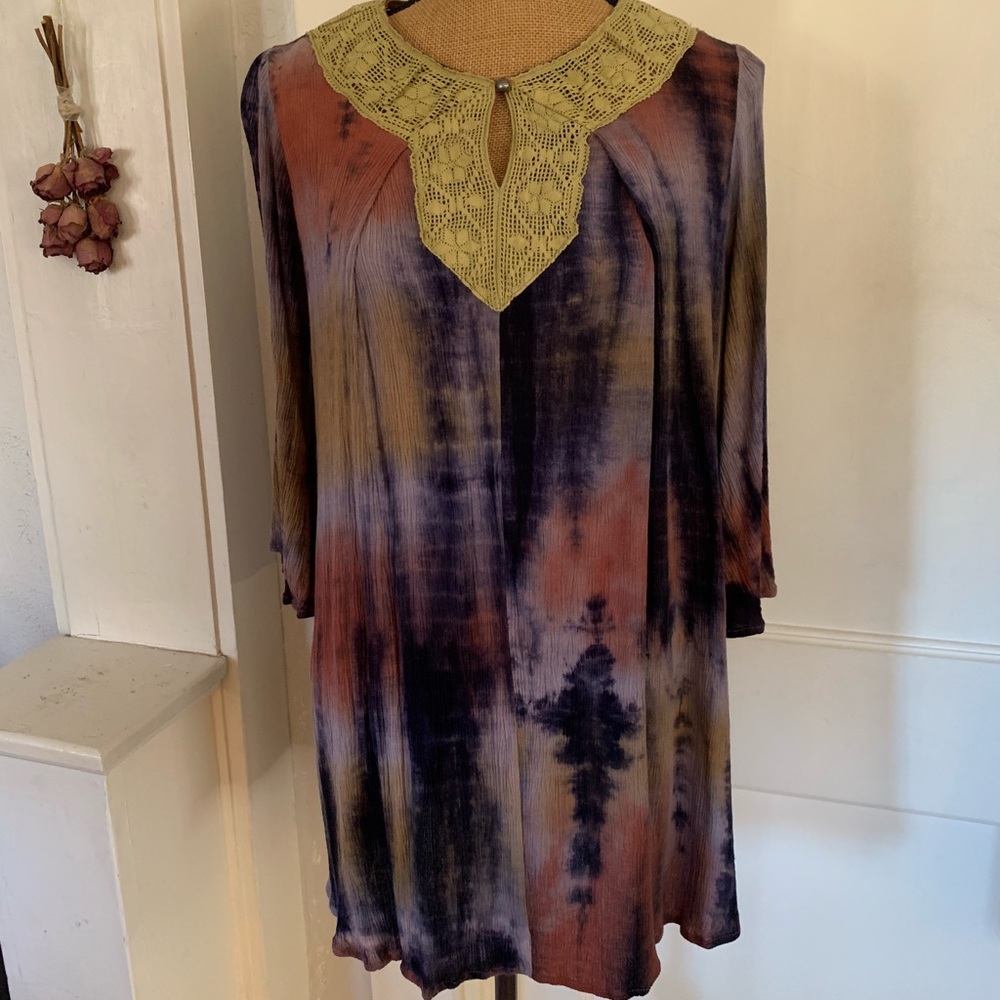 Gorgeous Umgee Blouse With Lace Trim Neckline